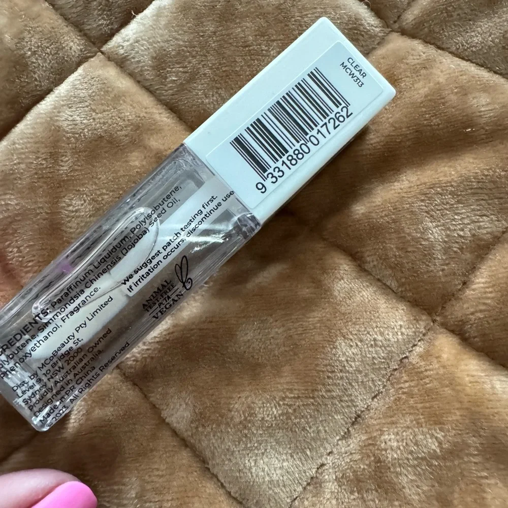 MCoBeauty clear lip gloss! Great quality, great price!💋 see pictures for deets: